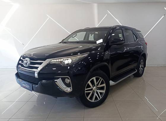 TOYOTA HILUX 2.8 SRX 4X4 CD 16V DIESEL 4P AUTOMÁTICO